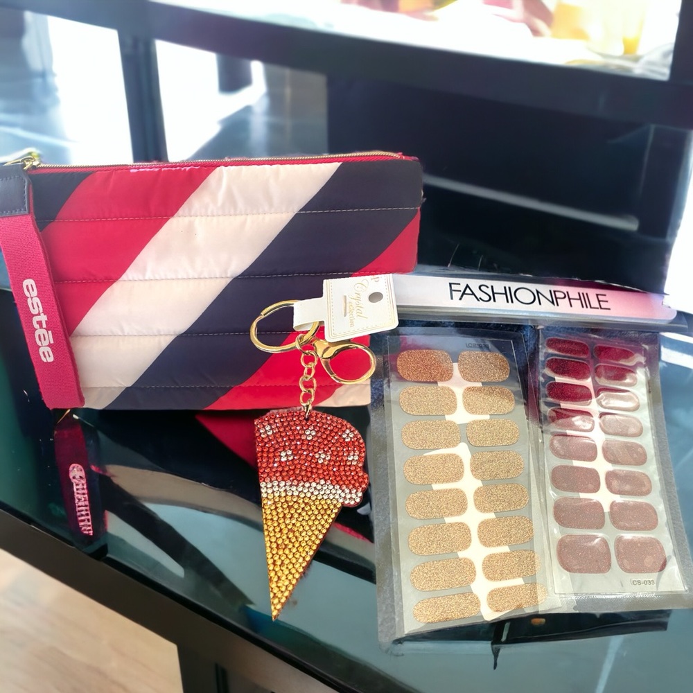 🍀New Estee Lauder Pink White Blue Quilted Cosmetic Bag with goodies
